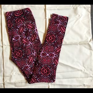 LuLaRoe OS Leggings Valentines Day Pattern